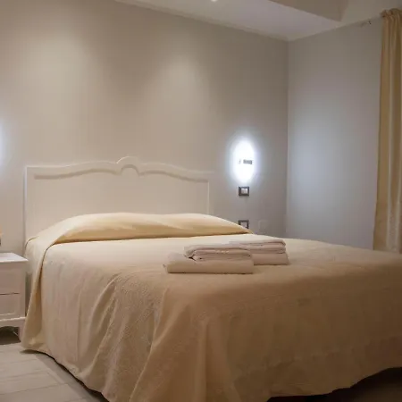 Domu Ajaju Πανσιόν 3*