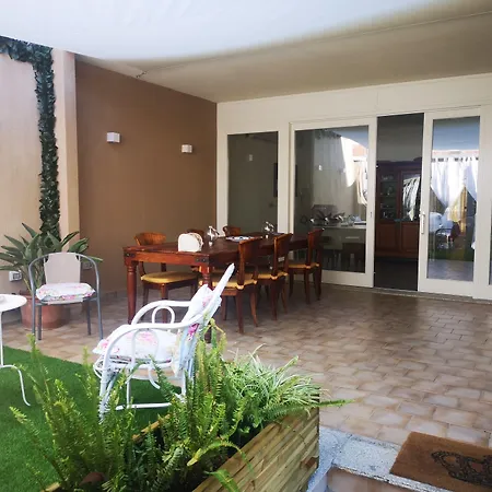 Domu Ajaju בית הארחה 3*