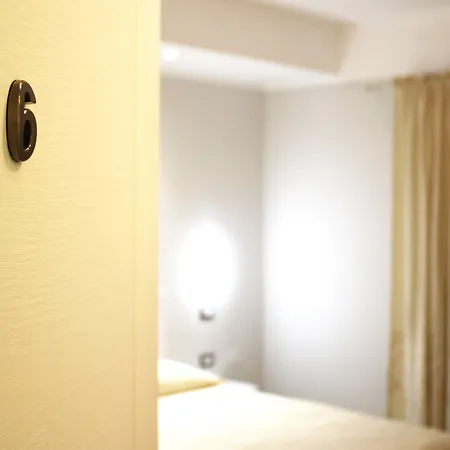 Domu Ajaju בית הארחה 3*